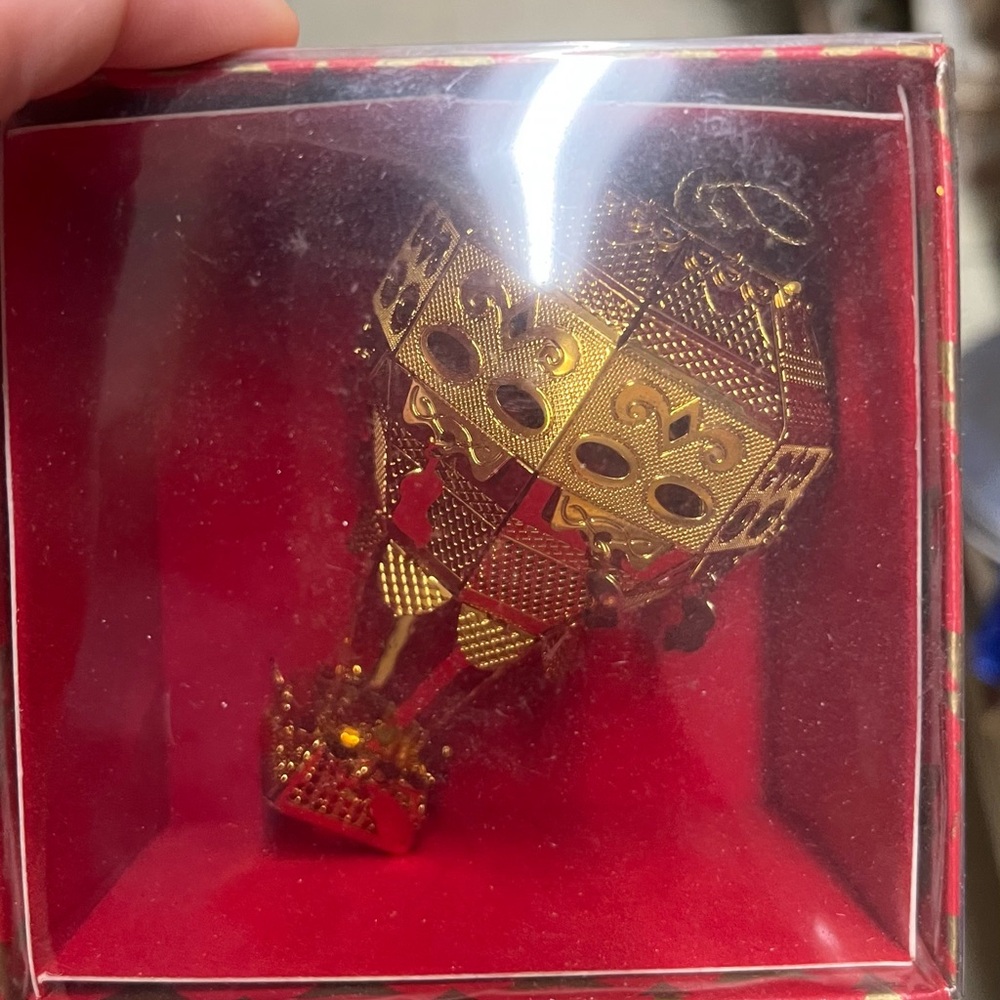 Rare gold hot air balloon ornament
